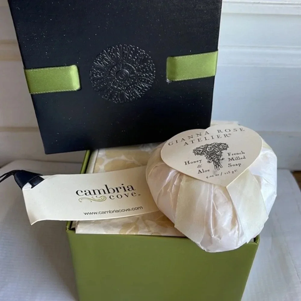 NIB Heart Shape Soap Honey & Aloe